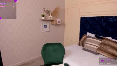 Charlotte Mayers online show from 12, 9, 2025