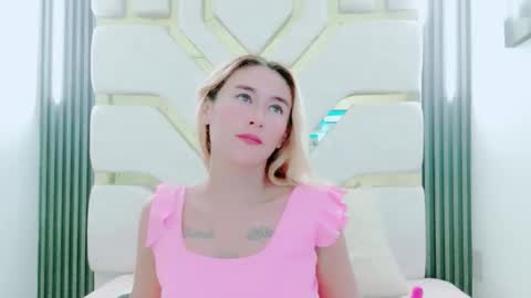 Snapshot of charlotte_phaeton chatting on 25, 10, 2025 Charlotte online show from 25, 10, 2025