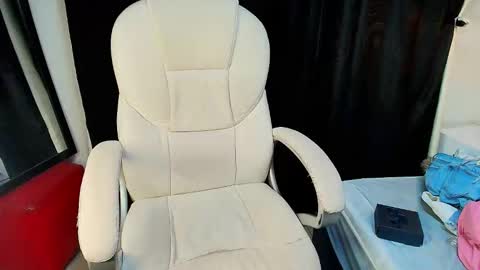 charlotte_walker1 online show from 10, 9, 2025