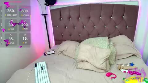 charlotte_walker1 online show from 13, 11, 2025