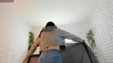 Snapshot of charlotte_whitee1 chatting on 4, 3, 2025 Charlotte Everyday From 0700 to 1300 Col Time online show from 4, 3, 2025