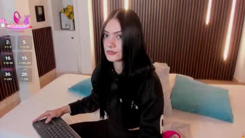 Snapshot of charlotte_whitee1 chatting on 21, 9, 2025 Charlotte Everyday From 0700 to 1300 Col Time online show from 21, 9, 2025