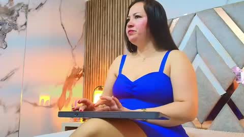 Charlotte  Schmidt online show from 14, 4, 2026