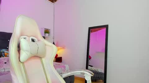 Snapshot of charly_morningstar chatting on 24, 9, 2025 Charly online show from 24, 9, 2025