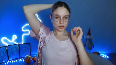 Snapshot of charming_beauty chatting on 5, 1, 2025 Michelle online show from 5, 1, 2025