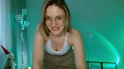 Snapshot of charming_beauty chatting on 16, 1, 2025 Michelle online show from 16, 1, 2025