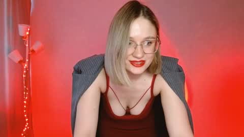 Snapshot of charming_beauty chatting on 4, 2, 2025 Michelle online show from 4, 2, 2025
