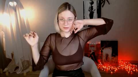 Snapshot of charming_beauty chatting on 26, 10, 2025 Michelle online show from 26, 10, 2025