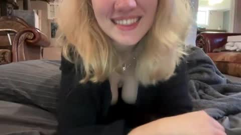 chatonblanchexx online show from 15, 7, 2026