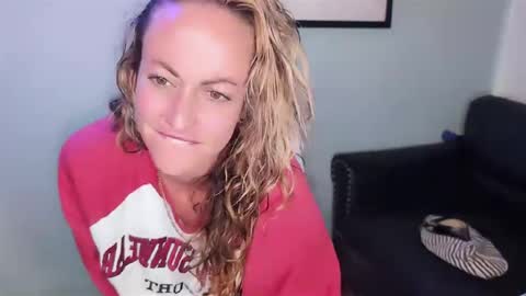 Snapshot of chelseelynn chatting on 23, 11, 2025 chelsee lynn online show from 23, 11, 2025