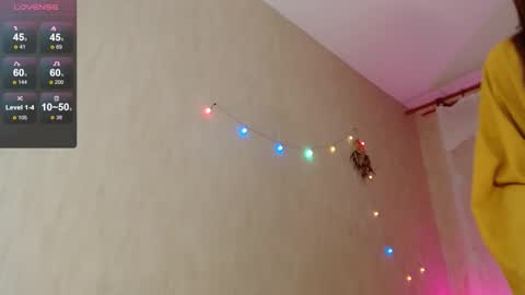 Snapshot of chelsey_rayne chatting on 5, 3, 2025 Instagram faroffland online show from 5, 3, 2025