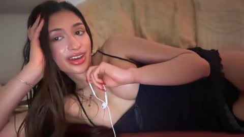 Snapshot of cherliecarmen chatting on 25, 9, 2025 cherliecarmen online show from 25, 9, 2025