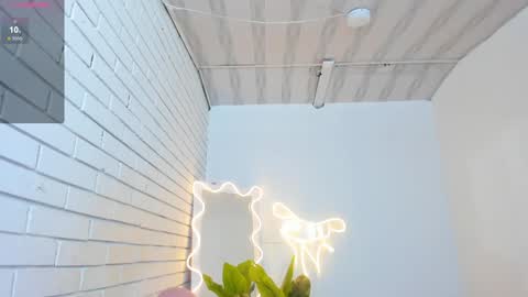 Snapshot of chiara_tay chatting on 5, 2, 2025 Chiara online show from 5, 2, 2025