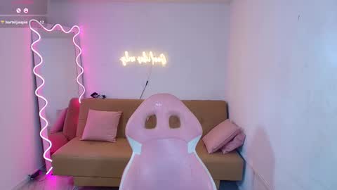 Snapshot of chiara_tay chatting on 7, 3, 2025 Chiara online show from 7, 3, 2025