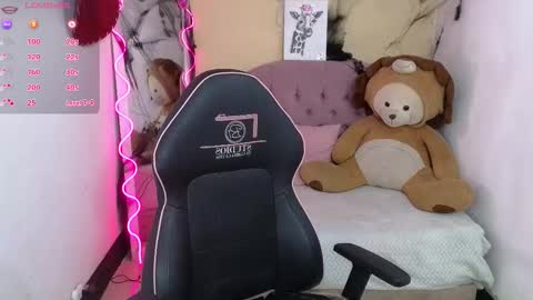 Snapshot of chiara_tay chatting on 28, 10, 2025 Chiara online show from 28, 10, 2025