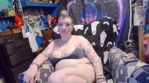 Snapshot of chiaroscurosiren chatting on 15, 12, 2025 CurvySiren online show from 15, 12, 2025