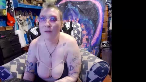 Snapshot of chiaroscurosiren chatting on 16, 12, 2025 CurvySiren online show from 16, 12, 2025