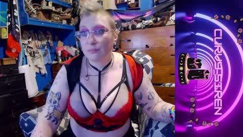 Snapshot of chiaroscurosiren chatting on 17, 12, 2025 CurvySiren online show from 17, 12, 2025