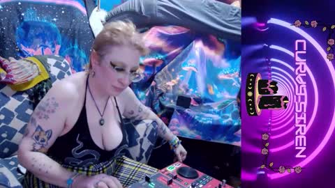 Snapshot of chiaroscurosiren chatting on 8, 2, 2026 CurvySiren online show from 8, 2, 2026