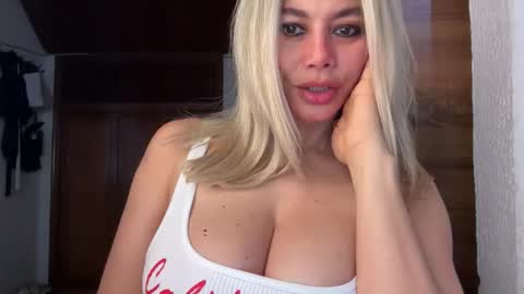 Snapshot of chicasexylatina777 chatting on 5, 10, 2025 sexypau online show from 5, 10, 2025