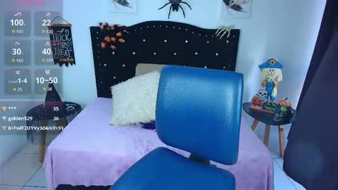 Snapshot of chikis__f_w chatting on 31, 10, 2025 LAURA online show from 31, 10, 2025