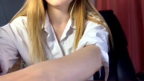 Snapshot of chill_velvet chatting on 24, 9, 2025 Sasha online show from 24, 9, 2025