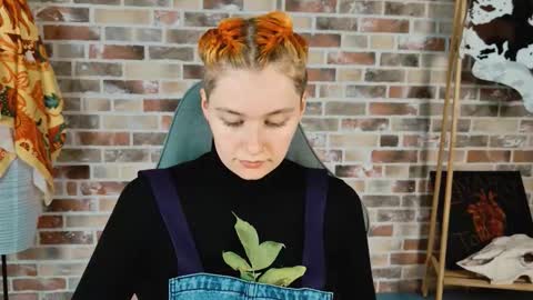 Bella online show from 2, 10, 2025