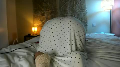 Snapshot of chillwithcamii chatting on 8, 11, 2025 yoursensualparadise online show from 8, 11, 2025