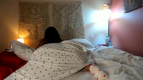 Snapshot of chillwithcamii chatting on 25, 11, 2025 yoursensualparadise online show from 25, 11, 2025