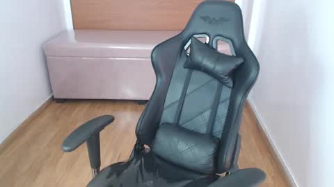 Snapshot of chinatsu_t chatting on 5, 3, 2025 Kelly online show from 5, 3, 2025