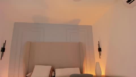 Chloe online show from 5, 4, 2026