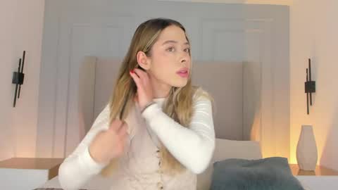 Chloe online show from 17, 4, 2026