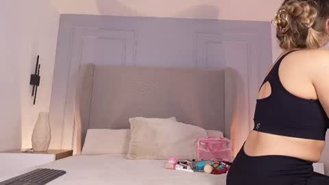 Snapshot of chloe_dee_ chatting on 4, 7, 2026 Chloe online show from 4, 7, 2026