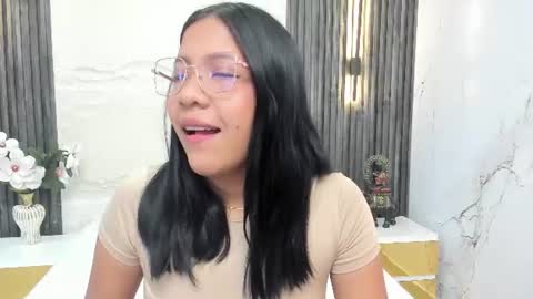 Snapshot of chloe_dreams4u chatting on 8, 7, 2026 CHLOE online show from 8, 7, 2026