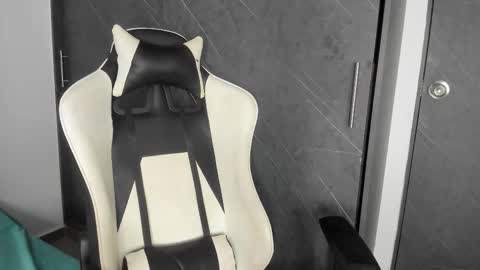 chloe online show from 24, 10, 2025