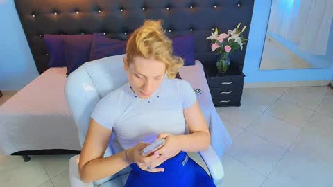 Snapshot of chloe_goddes chatting on 11, 12, 2024 CHLOE online show from 11, 12, 2024