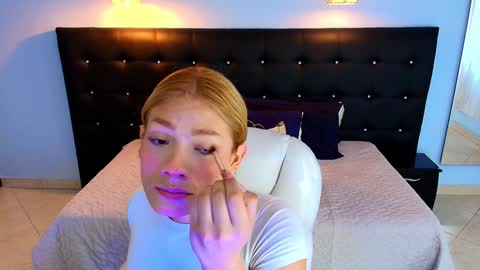 Snapshot of chloe_goddes chatting on 27, 12, 2024 CHLOE online show from 27, 12, 2024