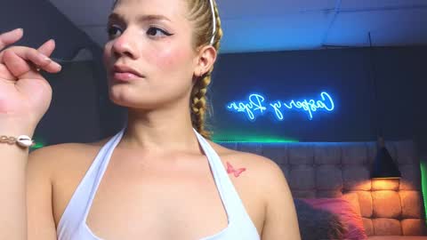 Snapshot of chloe_goddes chatting on 4, 1, 2025 CHLOE online show from 4, 1, 2025