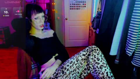 Chloe-Lorelei online show from 7, 1, 2025