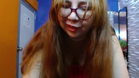 Snapshot of chloe_prg chatting on 5, 3, 2025 chloe_prg online show from 5, 3, 2025
