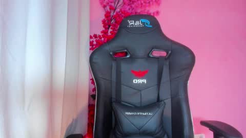 Chloe Miller  online show from 23, 12, 2025