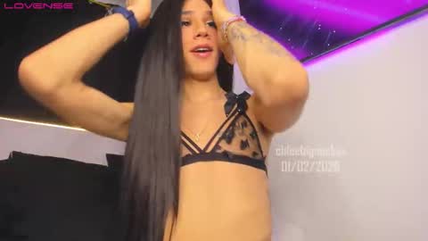 Im Chloe    independent account      online show from 1, 2, 2026