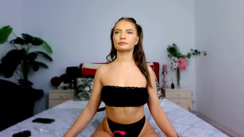 Snapshot of chloecheryy chatting on 6, 11, 2025 Chloe online show from 6, 11, 2025