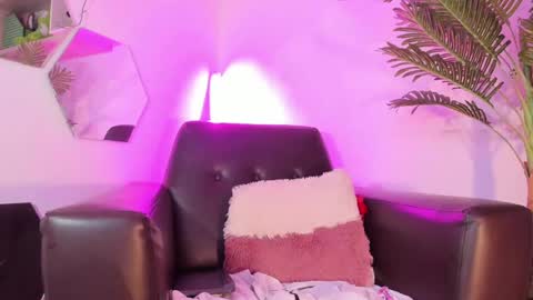 Chloe  online show from 19, 2, 2025