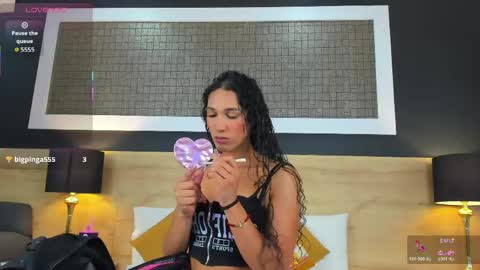 Chloe  online show from 14, 4, 2026