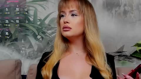 Snapshot of chloeebee chatting on 21, 11, 2025 Chloee online show from 21, 11, 2025