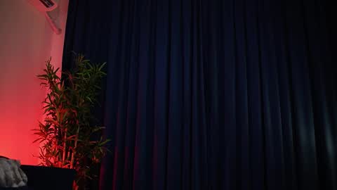 chloemin_ online show from 4, 12, 2025