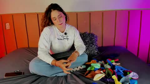 Snapshot of chloemonet_ chatting on 2, 6, 2026 chloemonet_ online show from 2, 6, 2026