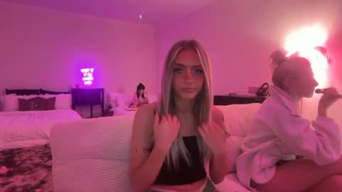 chloeros3e online show from 26, 9, 2025