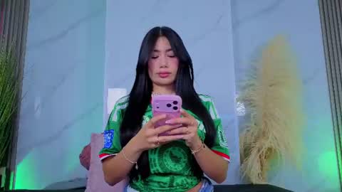 Snapshot of chlooee_ chatting on 25, 6, 2026 Chlooe online show from 25, 6, 2026